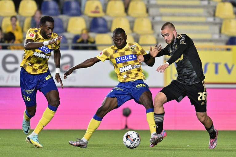 Standard boekt zijn derde competitiezege op rij na winst tegen zwarte beest STVV