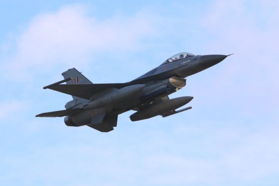 F-16 maakt noodlanding in Oostende, vlucht Club Brugge moet omweg maken