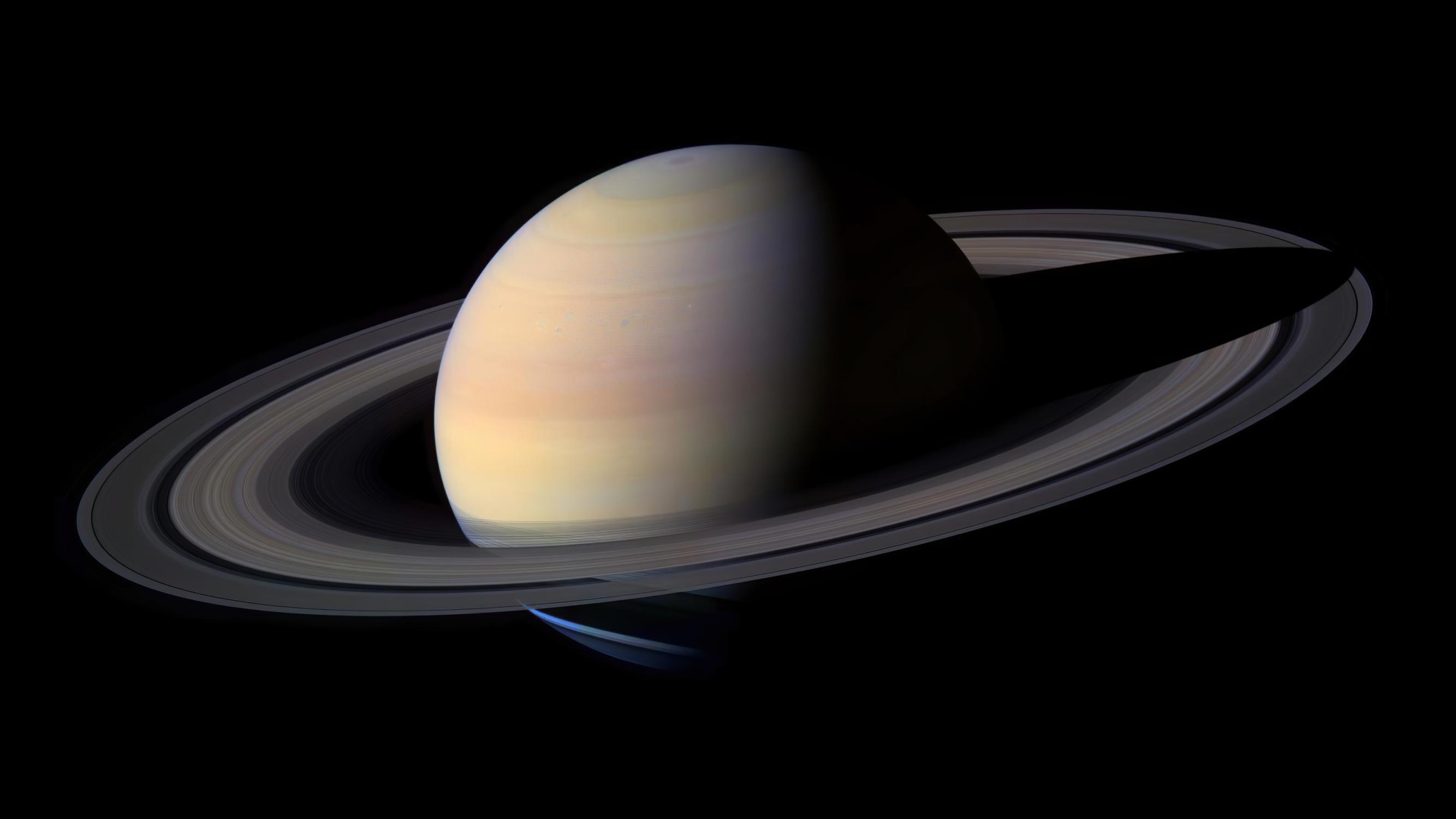 Gli anelli di Saturno si sono formati dallo schianto della luna