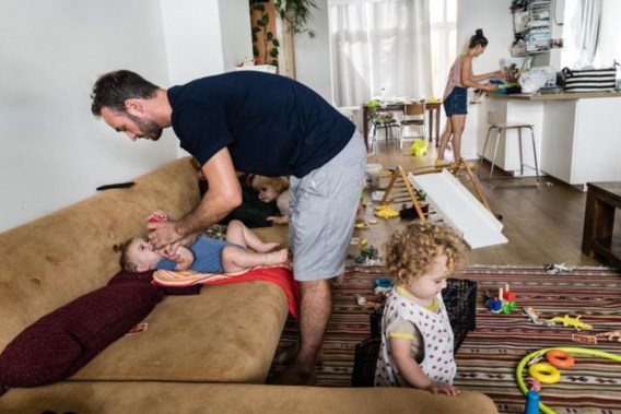 Geen kinderopvang. Stopt u met werken om voor uw kinderen te zorgen?