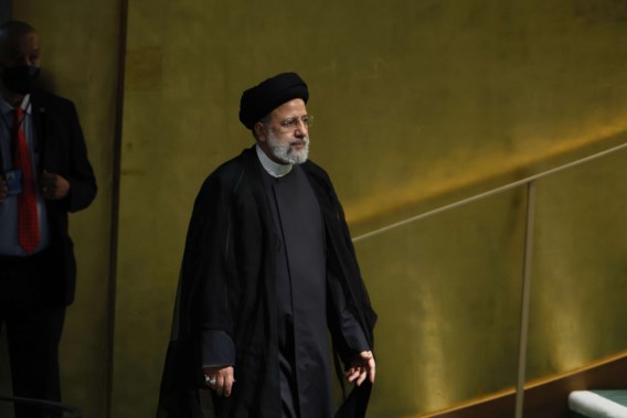 Iraanse president zegt interview af nadat presentator weigert hoofddoek te dragen