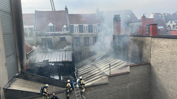 Brand op Brusselse Brandhoutkaai: brandweer beëindigt interventie