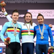Gehavende Annemiek van Vleuten wint WK Wielrennen, gemiste kans voor zilveren Lotte Kopecky