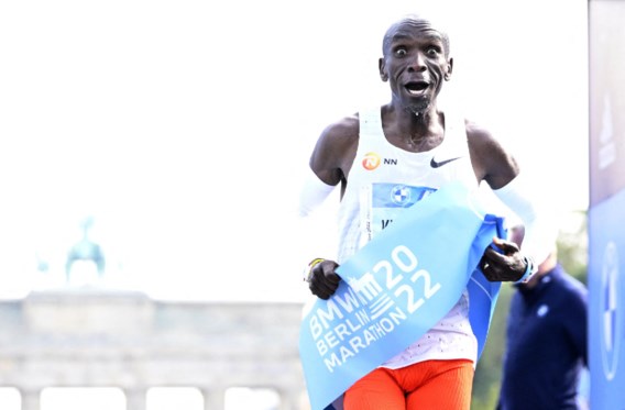 Kipchoge verbetert eigen wereldrecord op de marathon 