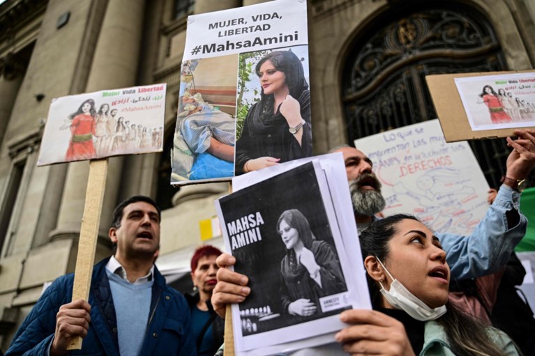 In beeld | Iraans protest verspreidt zich over rest van de wereld
