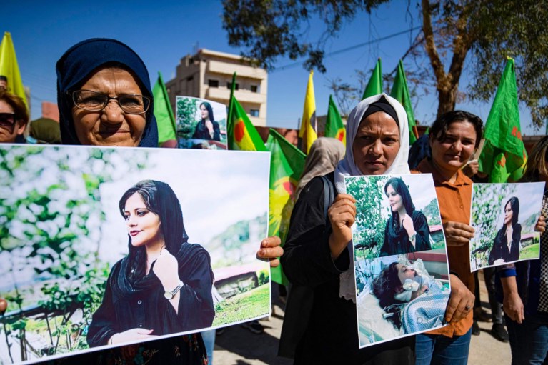In beeld | Iraans protest verspreidt zich over rest van de wereld