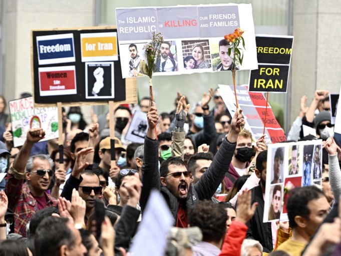 In beeld | Iraans protest verspreidt zich over rest van de wereld