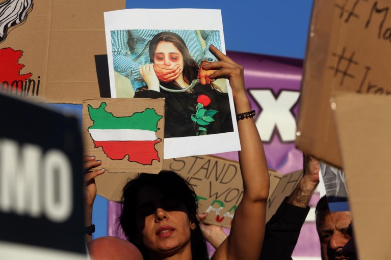 In beeld | Iraans protest verspreidt zich over rest van de wereld
