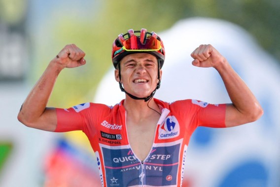 Remco Evenepoel schenkt rode leiderstrui van Vuelta aan Warmste Week