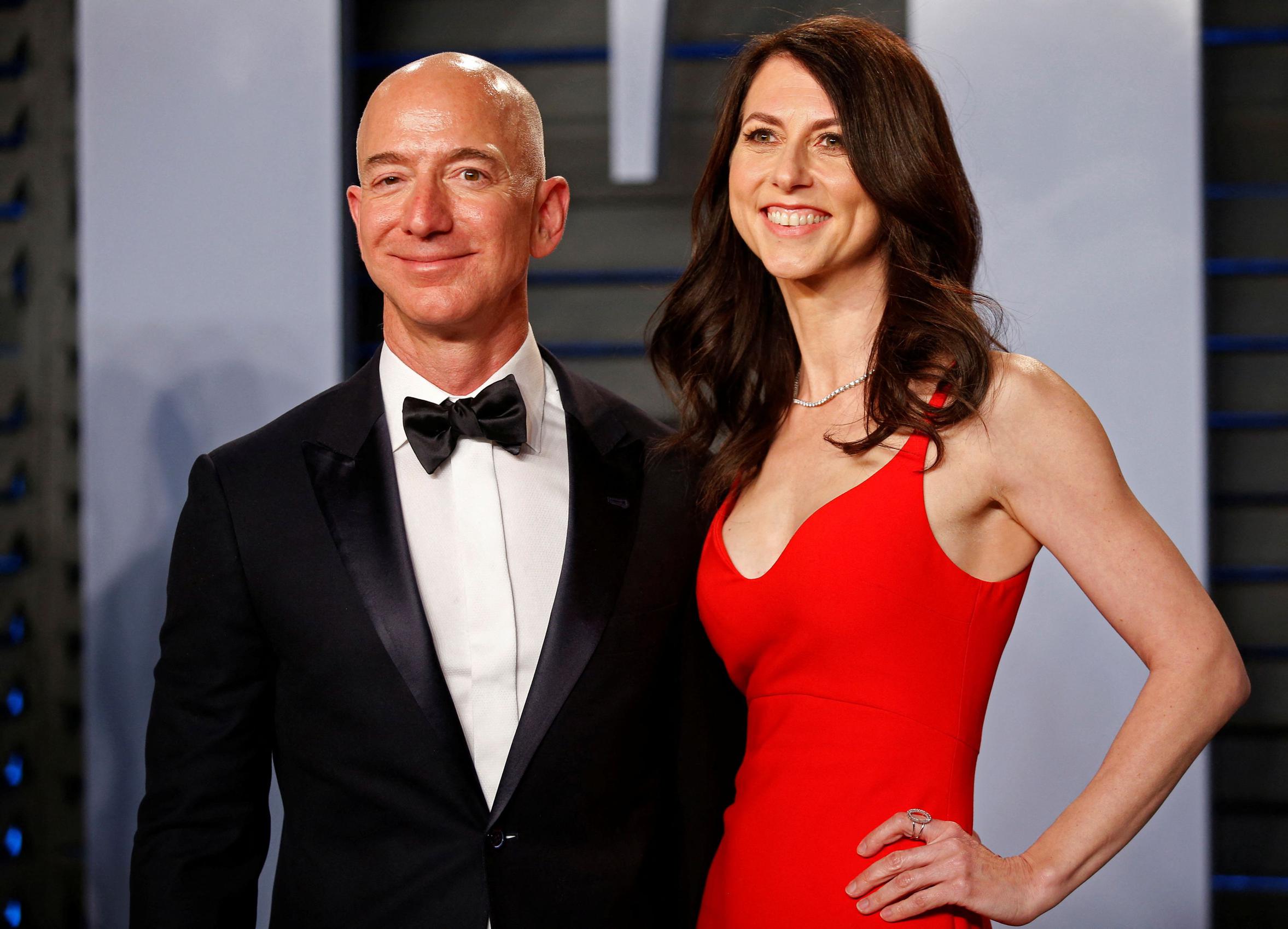 Mackenzie Scott, l’ex moglie di Jeff Bezos, chiede il divorzio dal secondo marito dopo un anno e mezzo