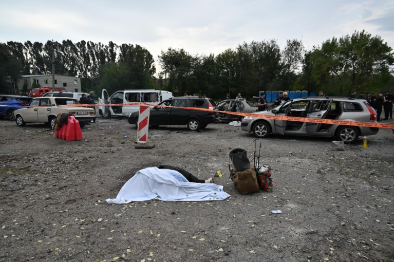 ‘Minstens 23 burgers gedood bij Russische aanval op colonne auto’s’