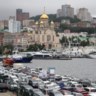 De parkeerplaatsen in Vladivostok staan boordevol. 