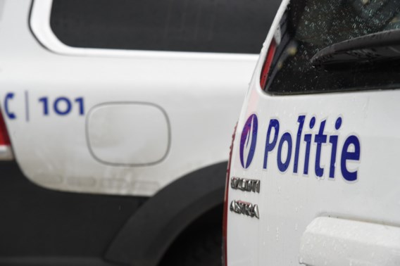 Politie opent vuur op wagen in Wetstraat, bestuurder gewond