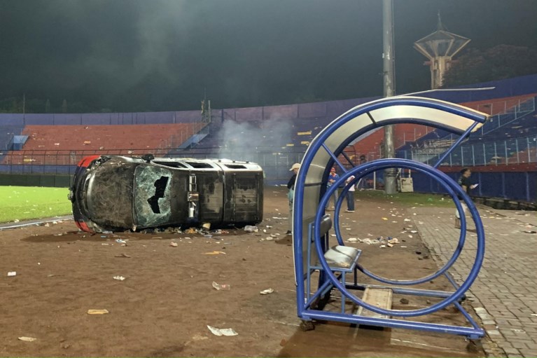 Zeker 125 doden bij rellen na voetbalwedstrijd in Indonesië