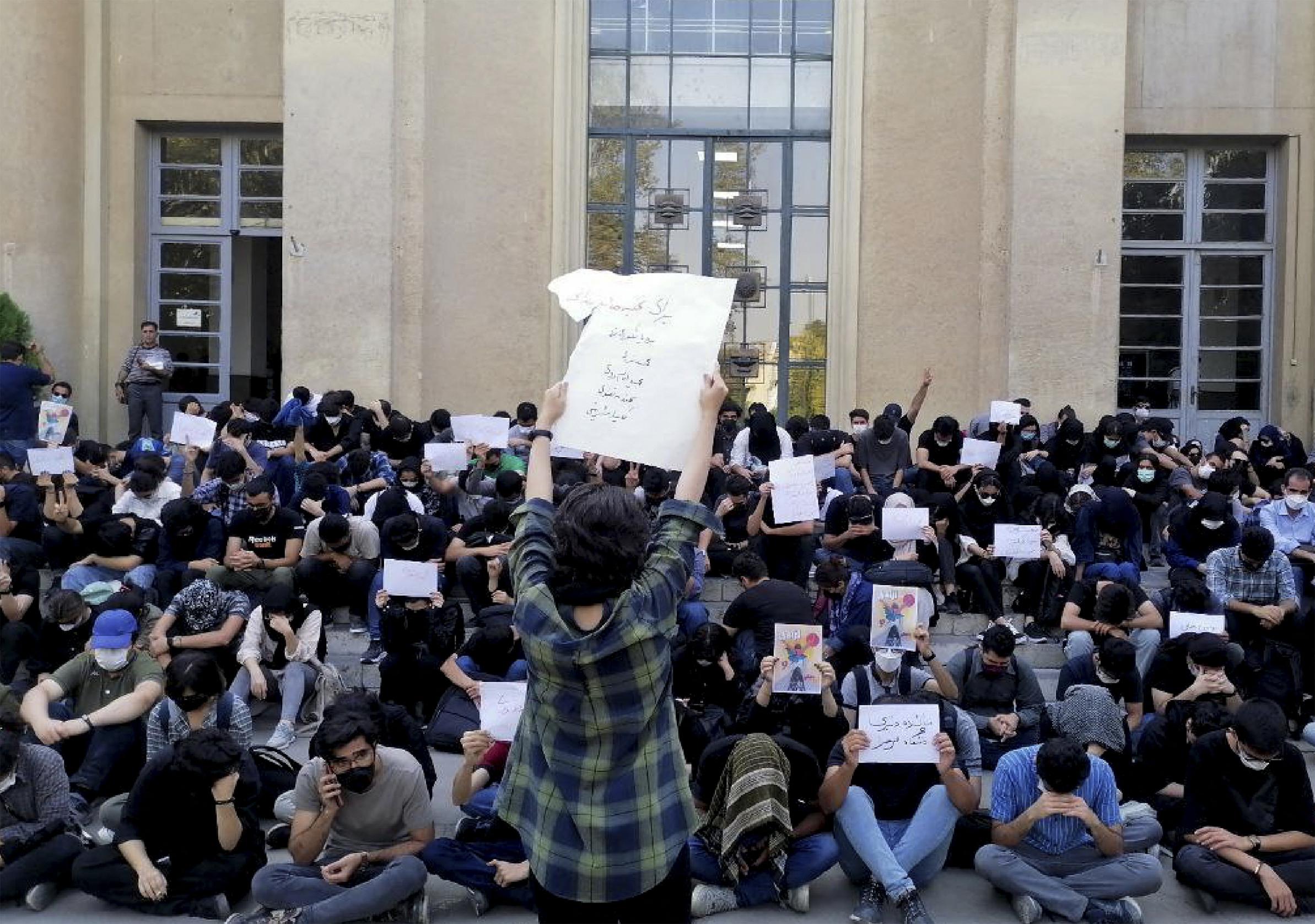 Иранские студенты столкнулись с правоохранительными органами