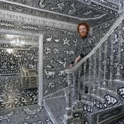 Britse kunstenaar tekent twee jaar lang huis helemaal vol