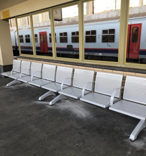Brussel-Noord voortaan zonder historische houten banken