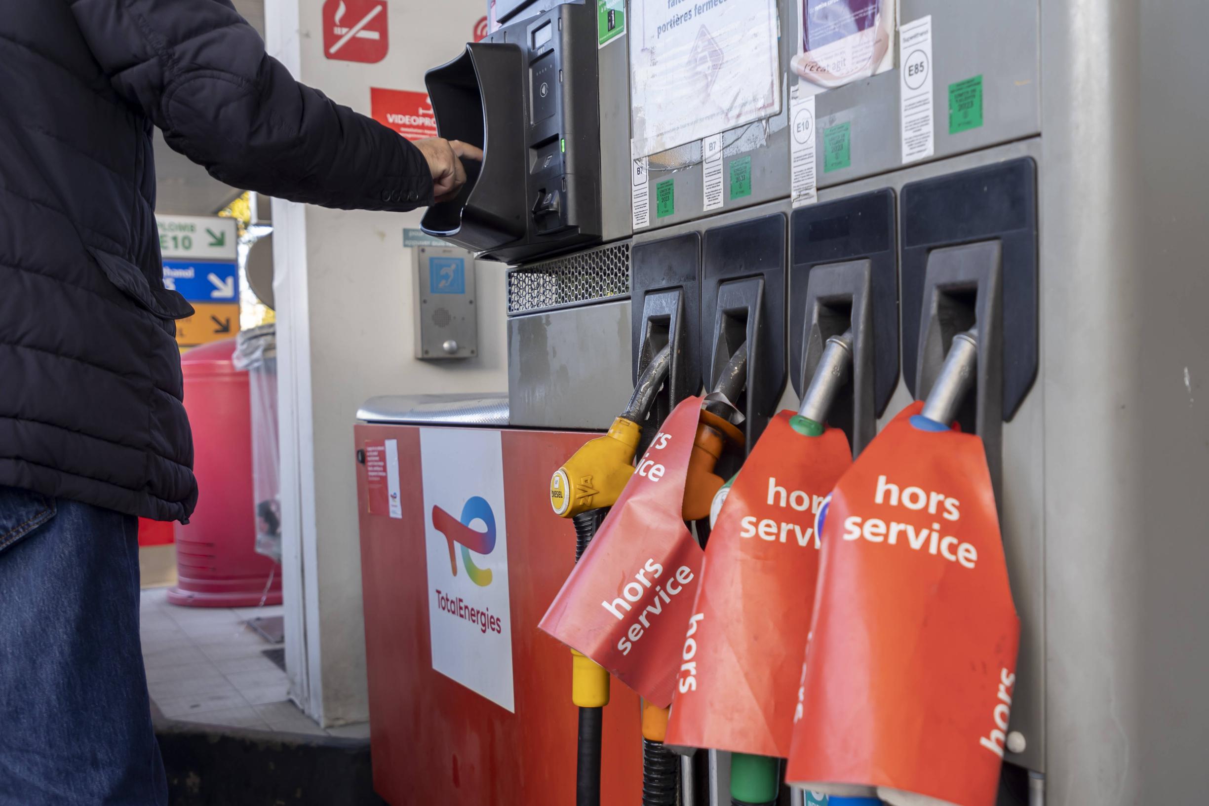 Distributori di benzina francesi a corto di carburante