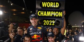 Max Verstappen wint in Japan en is voor tweede jaar op rij wereldkampioen