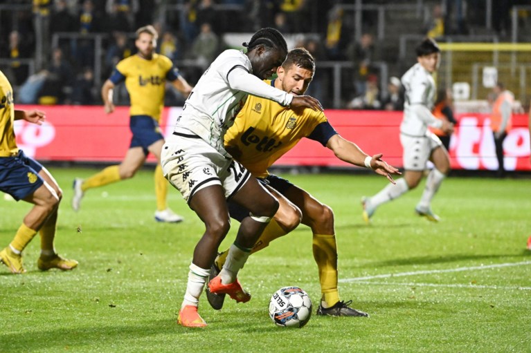 Cercle gaat met 2-1 voor de bijl dankzij ijzersterke Adingra