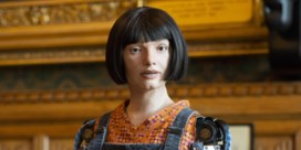 Humanoïde kunstzinnige robot bezoekt Brits parlement en beantwoordt vragen