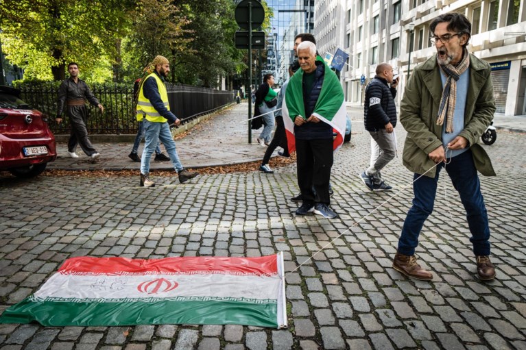 Iraanse diaspora trekt opnieuw de Brusselse straten op: ‘Ik was apolitiek, nu ben ik burgeractiviste’