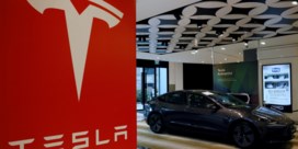 Tesla daalt stevig op beurs: helft minder waard in jaar tijd