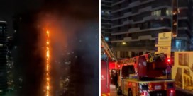 Beelden tonen hoe appartementsgebouw van 24 verdiepingen hoog in brand staat in Istanbul