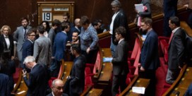 Frans parlementslid geschorst omdat hij ‘ga terug naar Afrika’ riep naar medeparlementariër