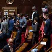 Frans parlementslid geschorst omdat hij ‘ga terug naar Afrika’ riep naar medeparlementariër