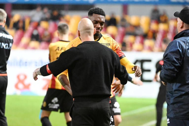 Steven Defour debuteert als hoofdcoach van KV Mechelen met zege tegen ex-club Standard