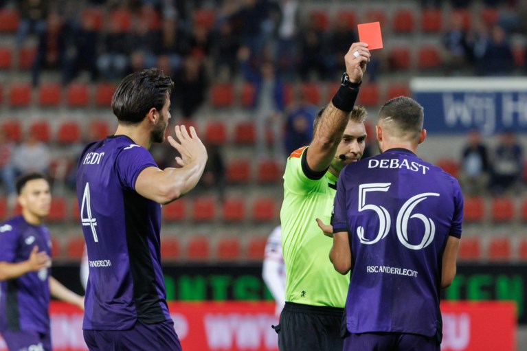 Anderlecht blijft in crisis: paars-wit gaat onderuit tegen Zulte Waregem