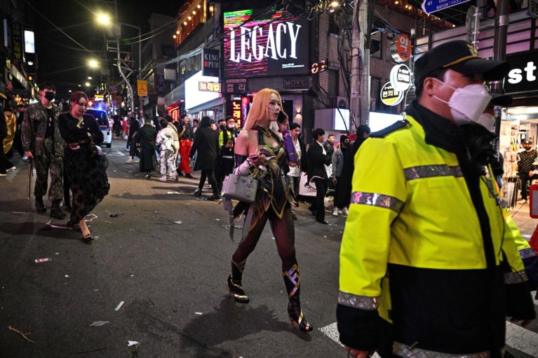 Zuid-Koreaanse president kondigt nationale dag van rouw af na 153 doden op Halloweenfestiviteiten