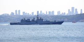 Beelden tonen hoe Oekraïne de Russische Zwarte Zee-vloot aanvalt met drones