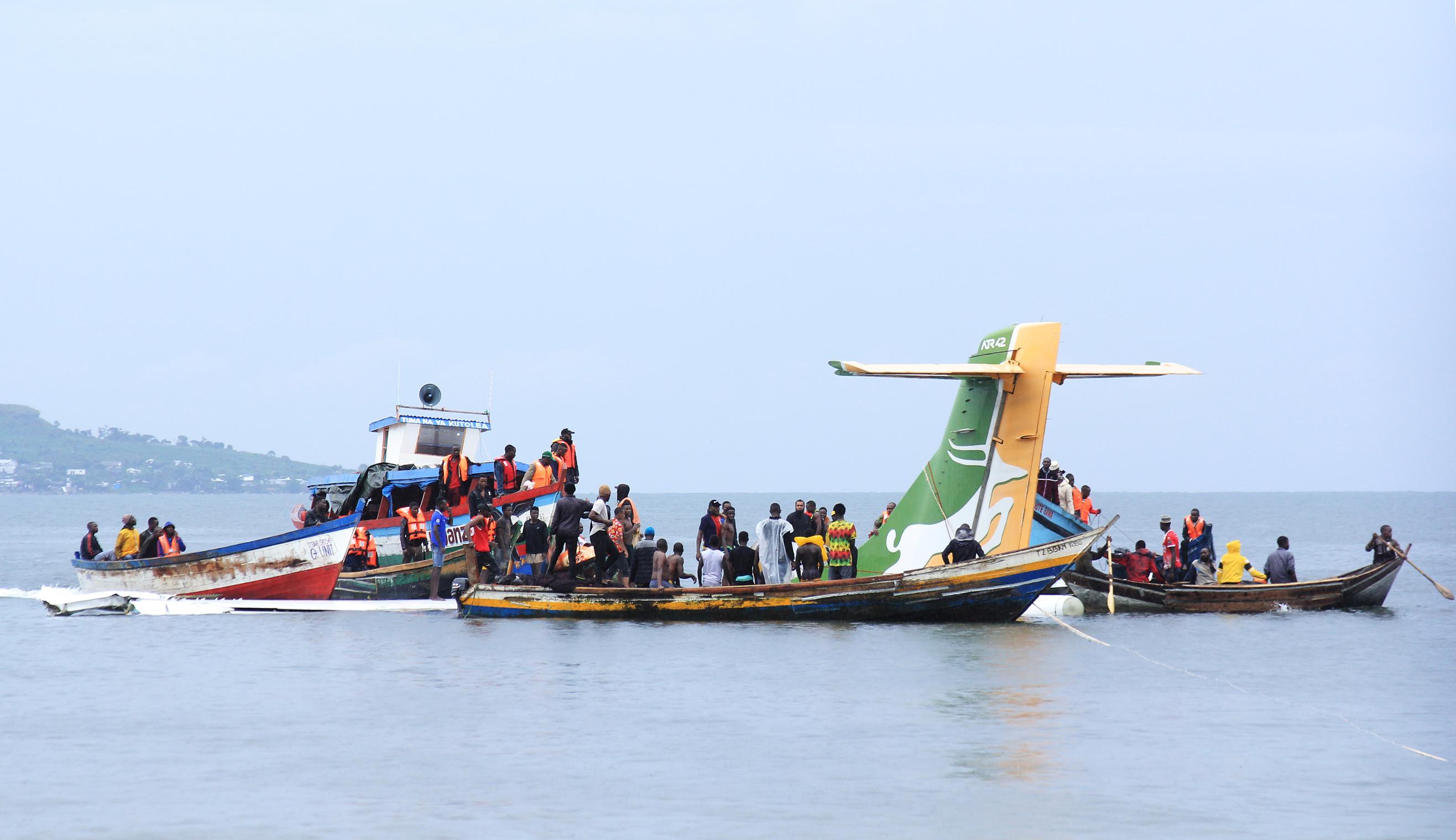 Самолет врезался в озеро Виктория в Танзании: по меньшей мере трое погибли