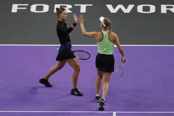 Elise Mertens en Veronika Kudermetova veroveren dubbeltitel op WTA Finals
