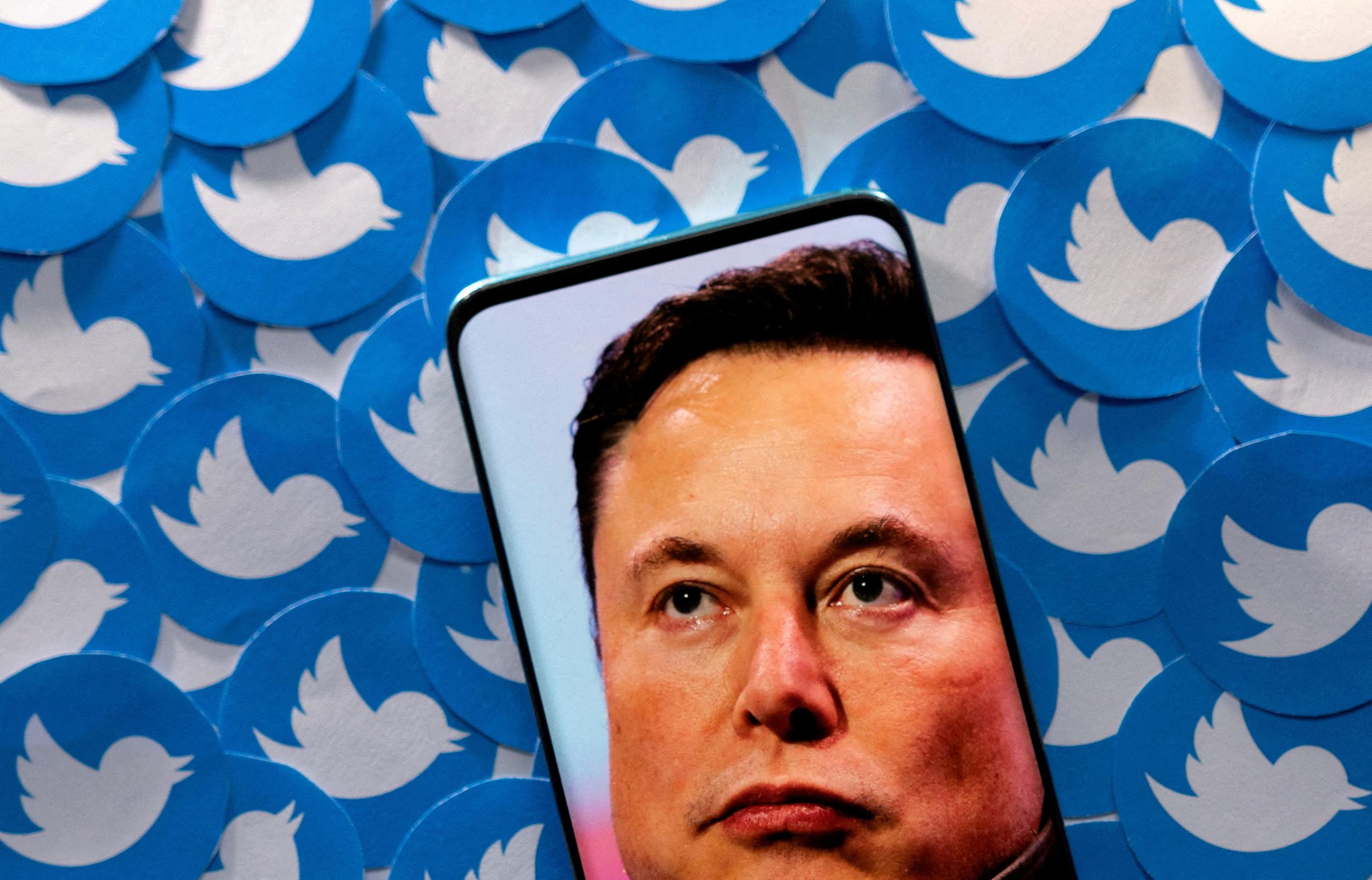 Musk afferma che Twitter è diventato un servizio di pagamento