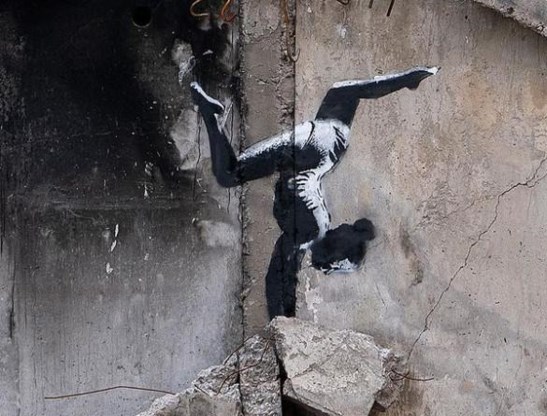 Banksy Maakt Kunstwerk Op Vernield Huis In Oekraïne De Standaard