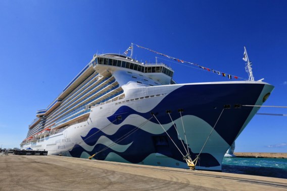 Cruiseschip met 800 coronagevallen aan boord meert aan in Sydney