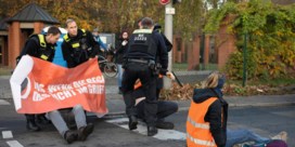 Duitse ‘asfaltklevers’ voeren actie om leven en dood