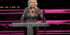 Dolly Parton krijgt prijs van Jeff Bezos ter waarde van 100 miljoen dollar
