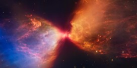 Webb-telescoop toont chaos door pasgeboren ster en ontdekt verste en oudste sterrenstelsels