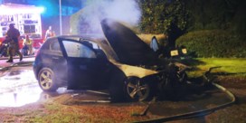 Auto in brand gestoken op oprit van woning in Turnhout