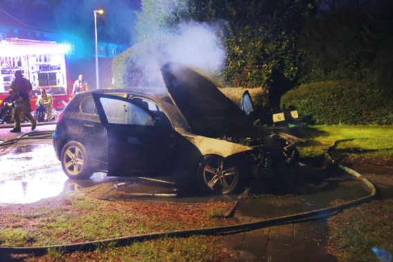 Auto in brand gestoken op oprit van woning in Turnhout