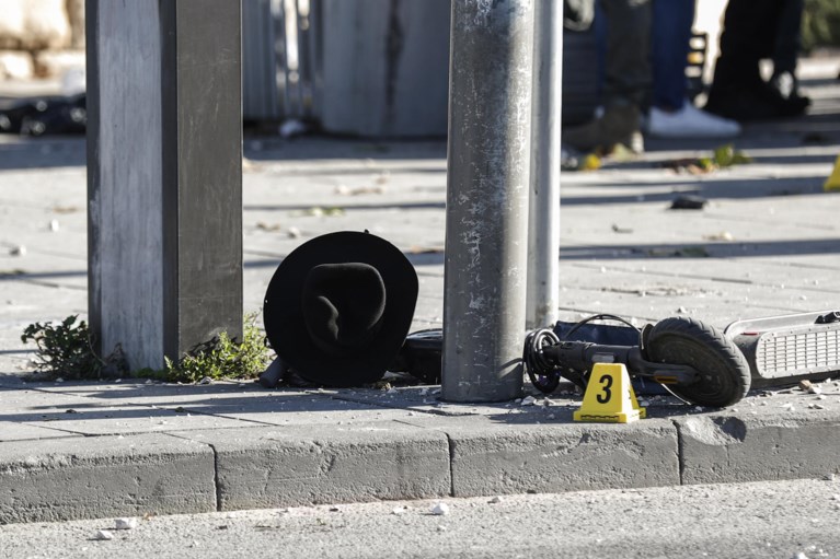 Eén dode en veertien gewonden na twee explosies bij bushaltes in Jeruzalem