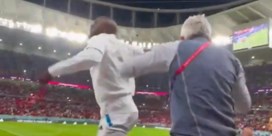 Lukaku springt een gat in de lucht bij penalty save van Courtois