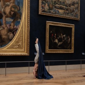 Anne Teresa De Keersmaeker kaapt het Louvre: 'Fôret' is een overrompelende ervaring