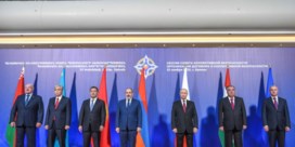 Armeense premier staat zo ver mogelijk van Poetin tijdens fotomoment op top van veiligheidsorganisatie