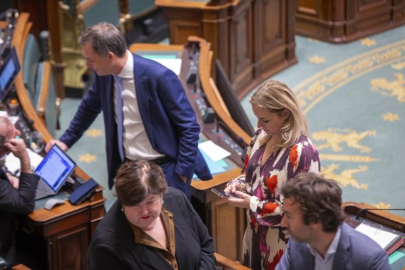 Ophef over whatsapp van kabinet-De Croo naar De Bleeker: ‘Premier gaf expliciet akkoord voor begrotingsversie’
