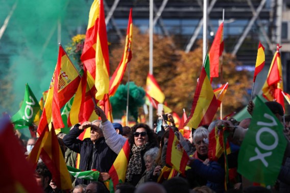 Tienduizenden sympathisanten van extreemrechts betogen tegen regering in Spanje